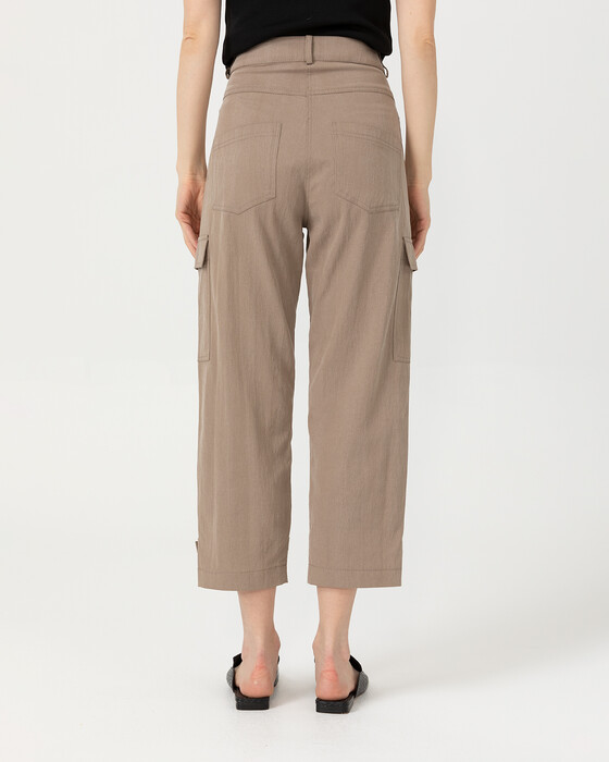 MOM-CUT PANTS WITH CARGO POCKETS