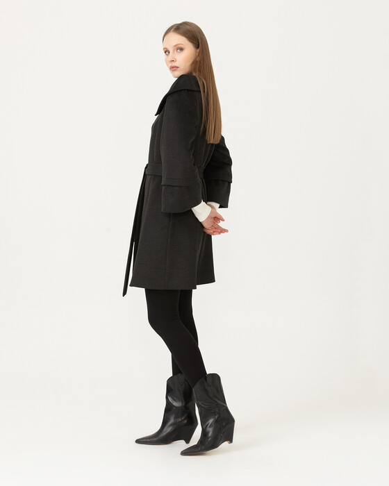 Geniş Kollu Kemerli Kaban