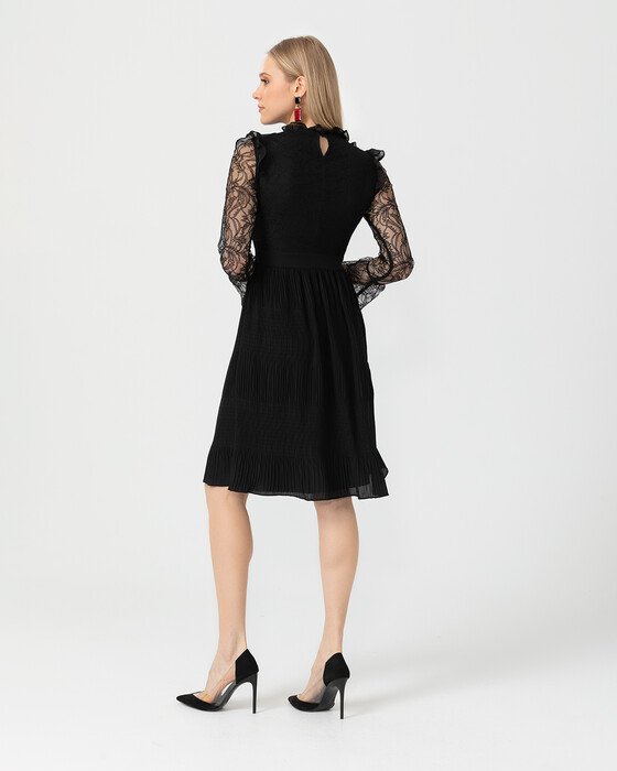 DRESS WITH TULLE SLEEVE