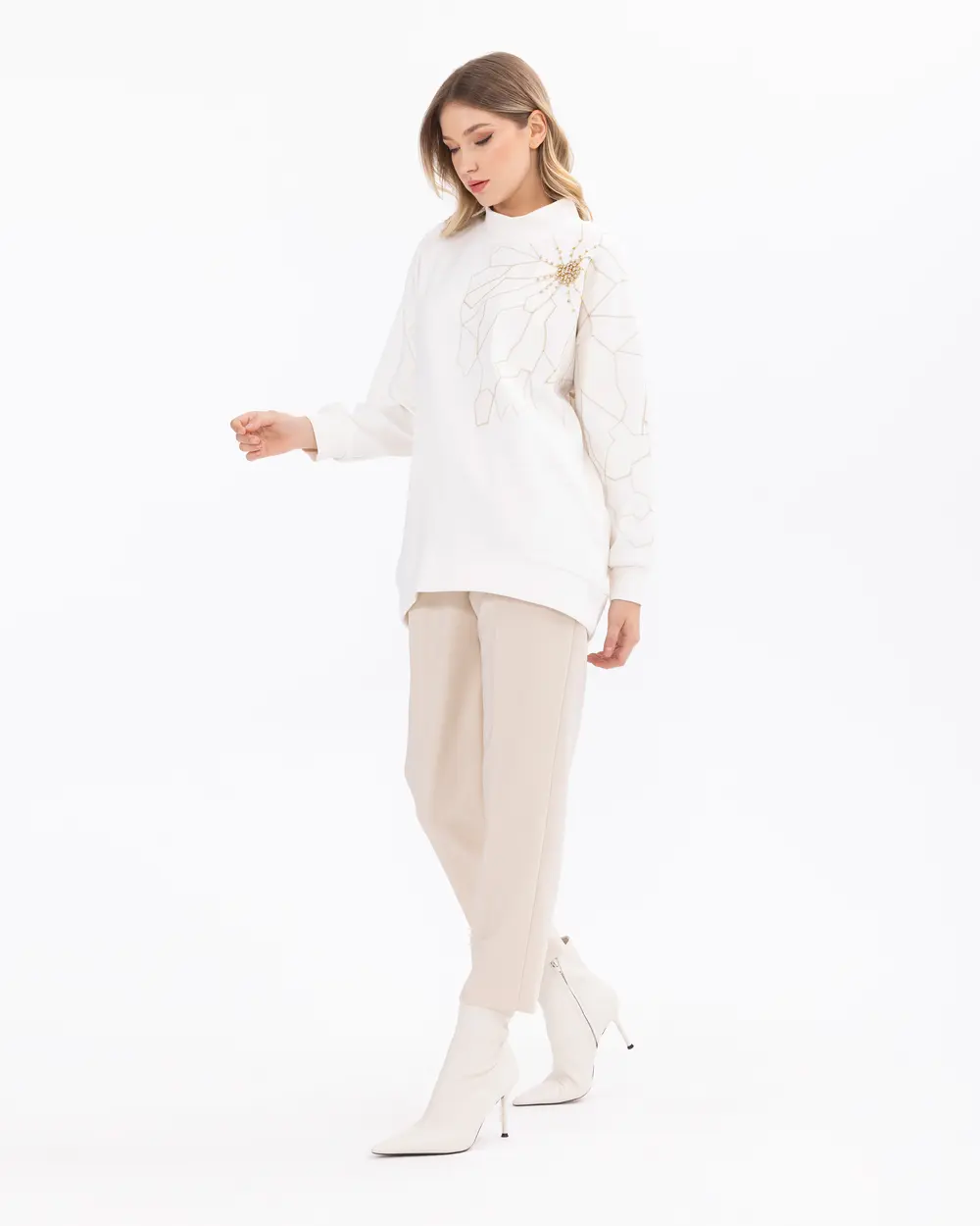 Embroidered Detail Hooded Relaxed Sweatshirt