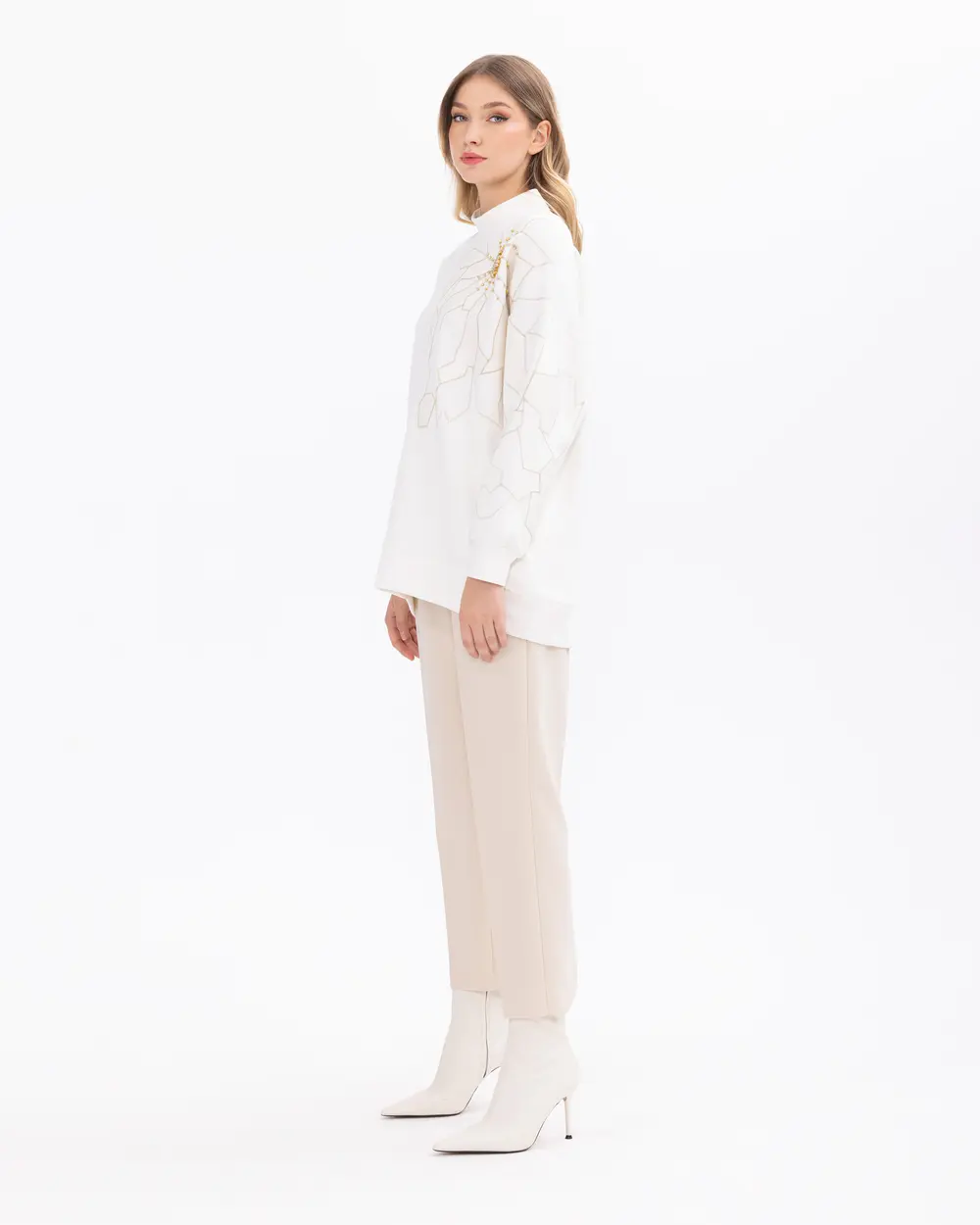 Embroidered Detail Hooded Relaxed Sweatshirt