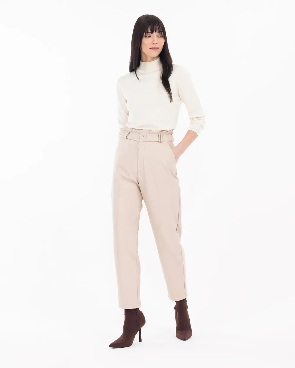 Zara- Carrot Fit Trousers with Darts Detail, Women's Fashion, Bottoms,  Other Bottoms on Carousell