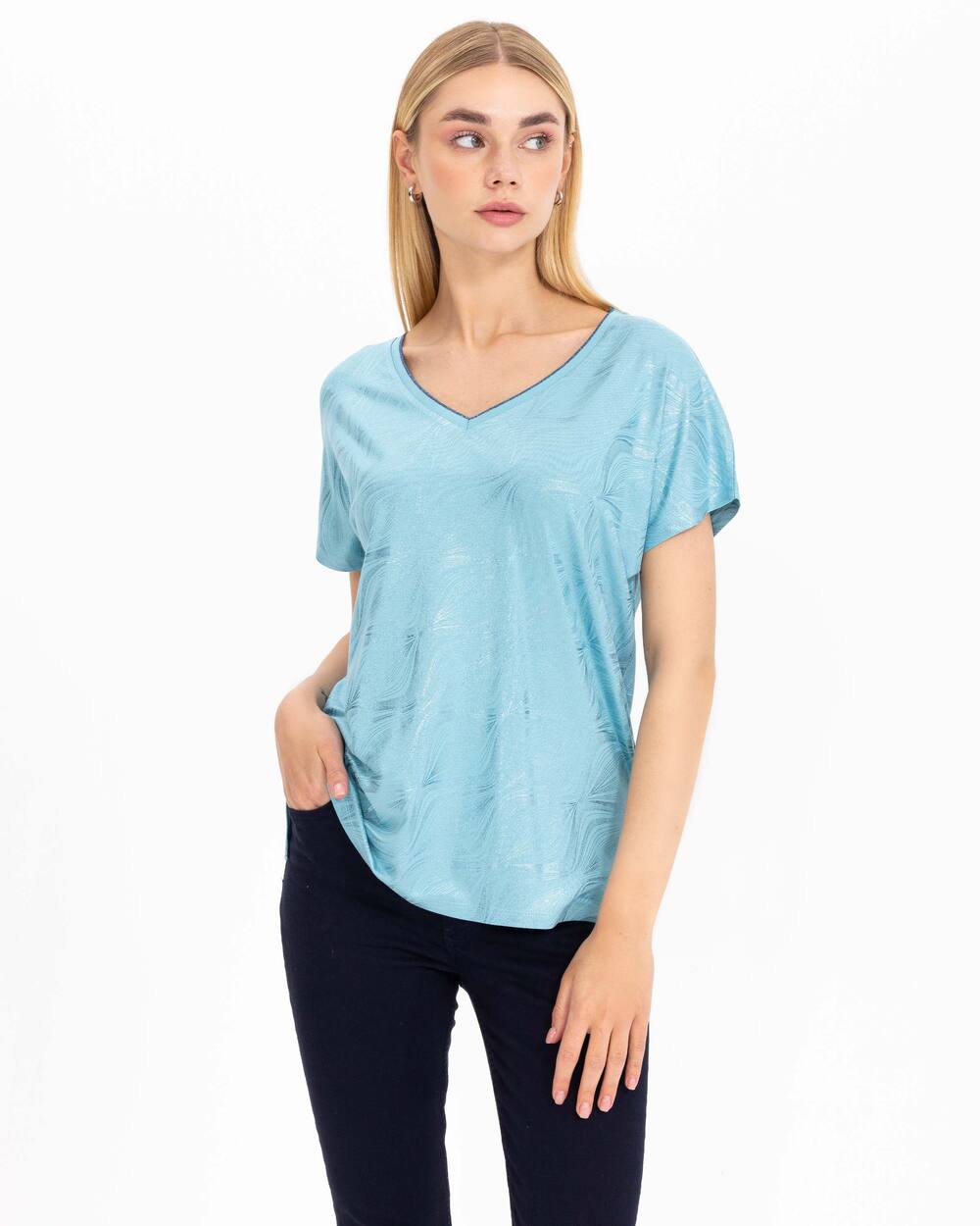 V Yakalı Desenli Tişört