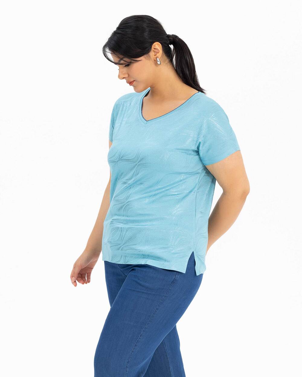 V Yakalı Desenli Tişört