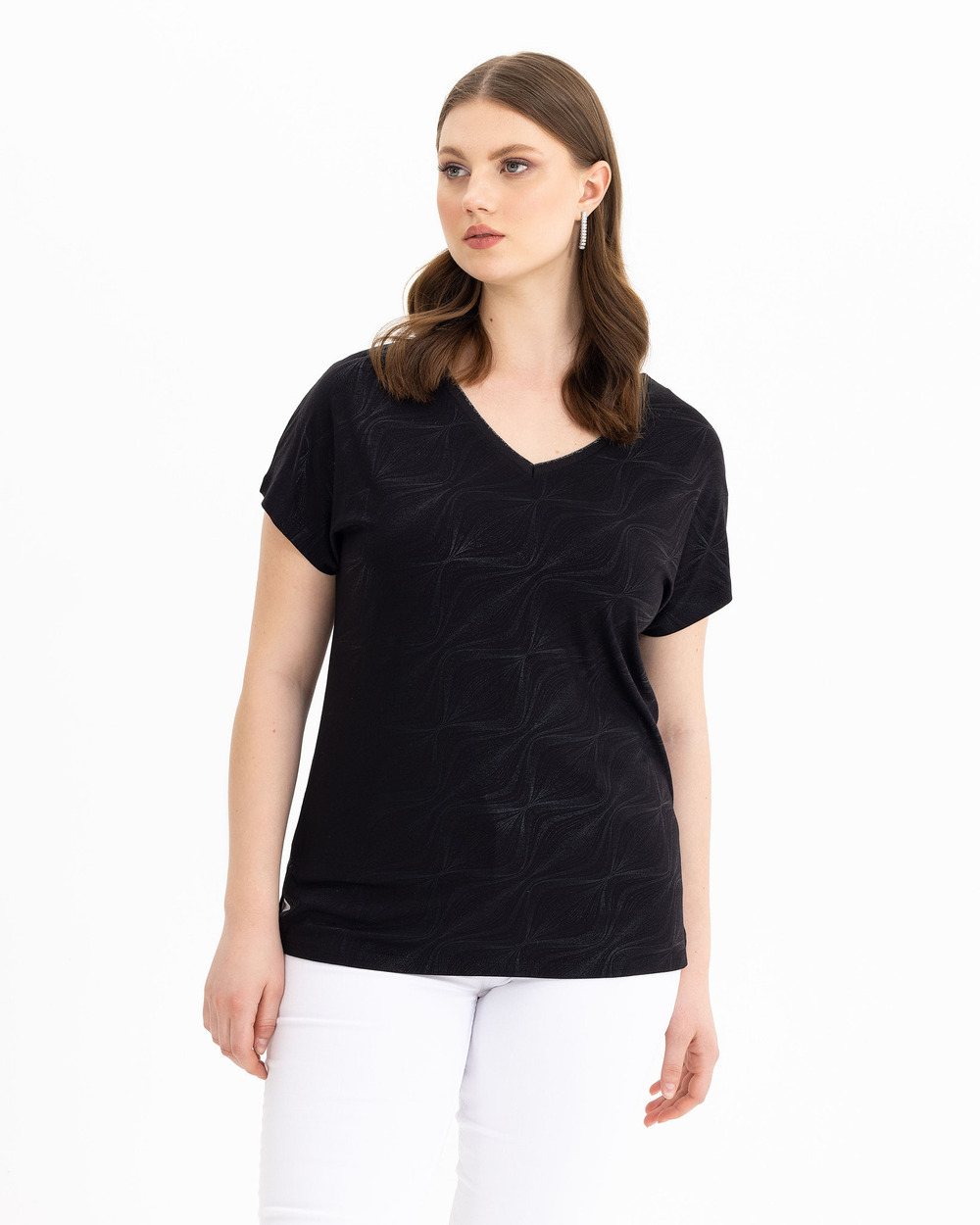 V Yakalı Desenli Tişört