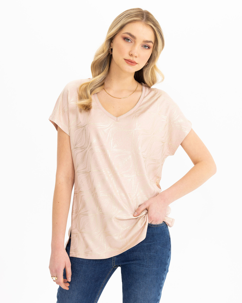 V Yakalı Desenli Tişört