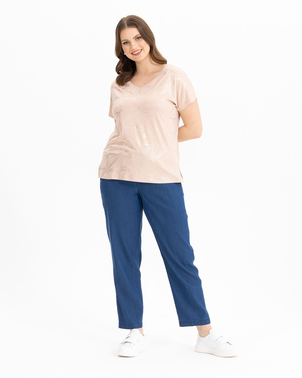 V Yakalı Desenli Tişört