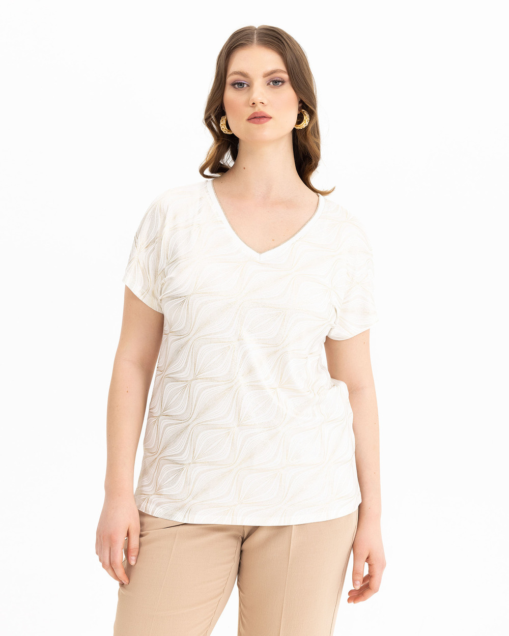 V Yakalı Desenli Tişört