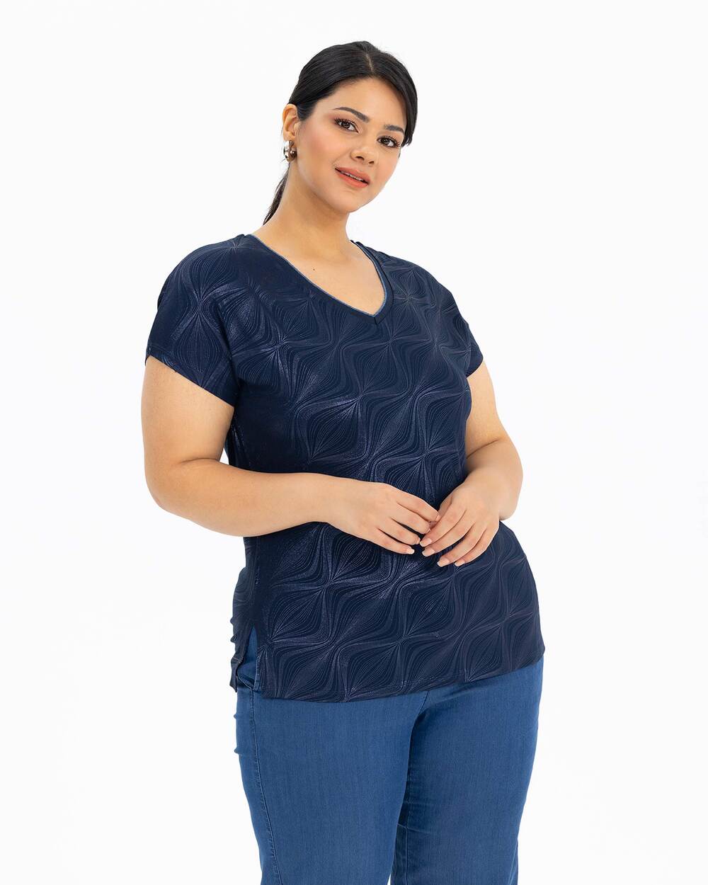 V Yakalı Desenli Tişört