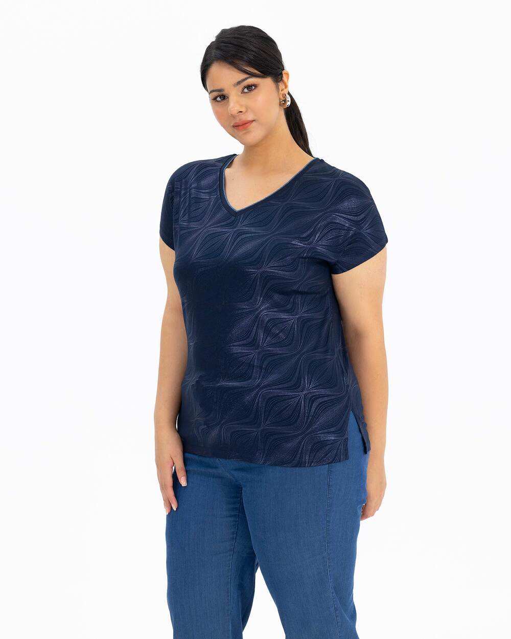 V Yakalı Desenli Tişört