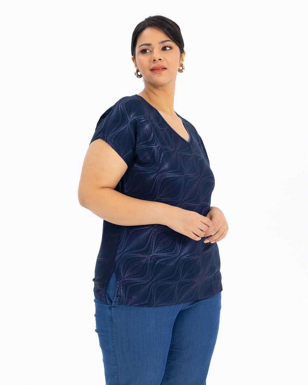 V Yakalı Desenli Tişört