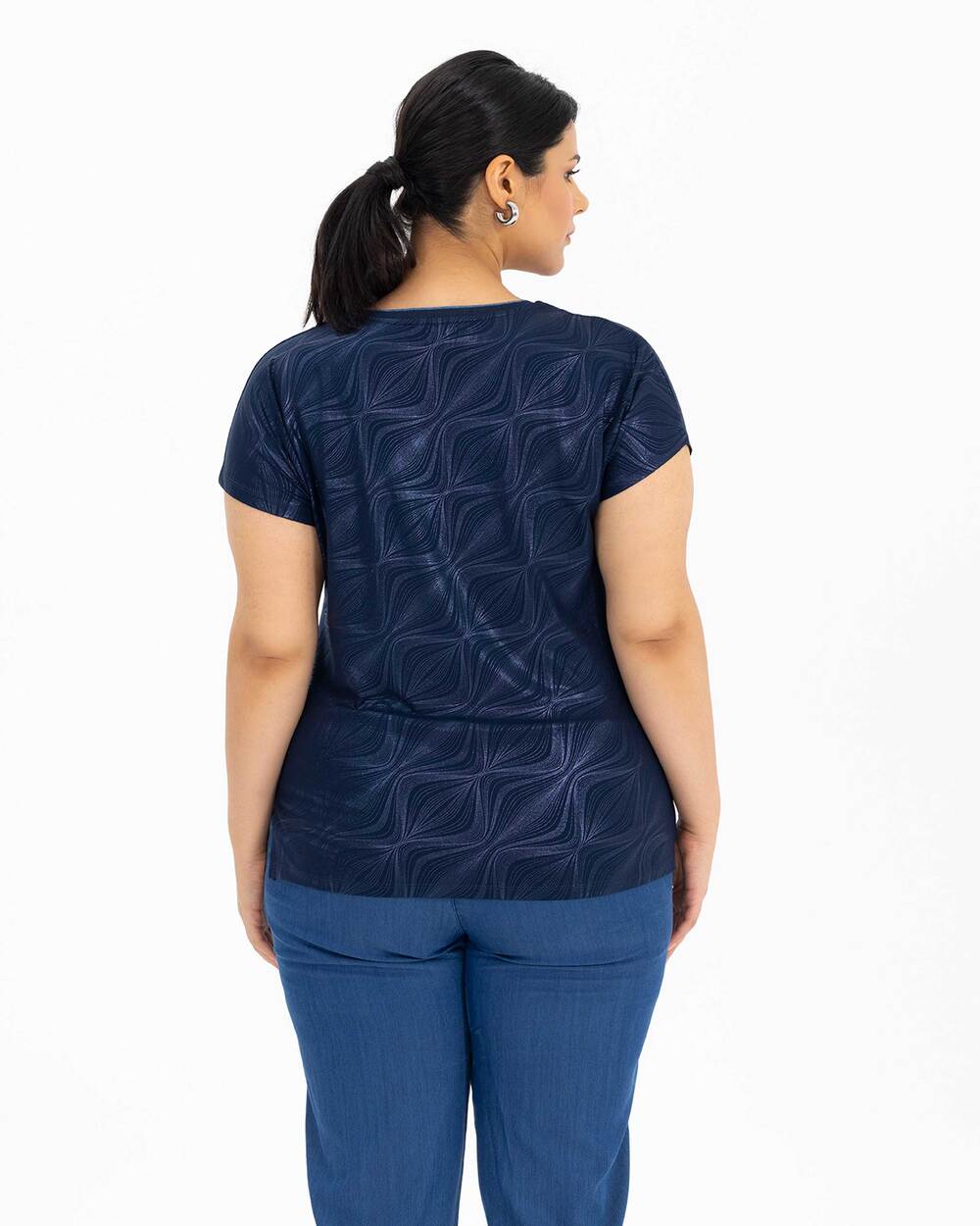 V Yakalı Desenli Tişört