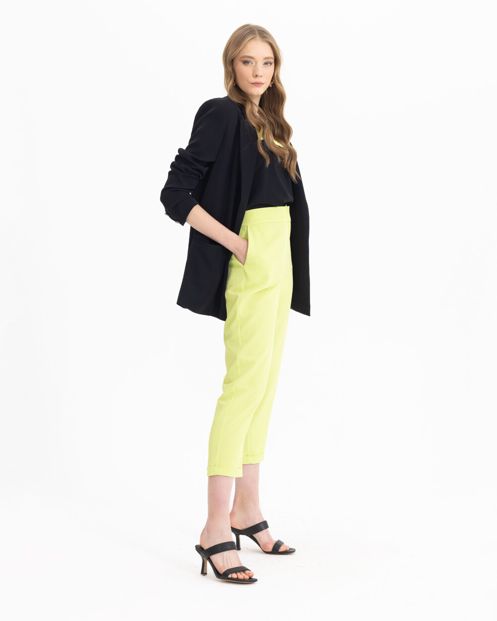Image 7 of HIGH WAISTED CARROT TROUSERS from Zara | Zara, Pantalones mujer
