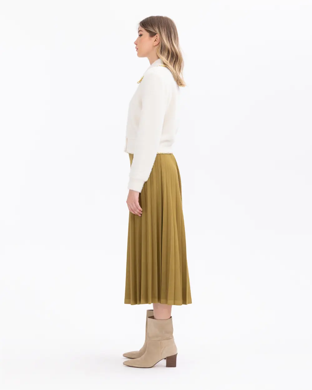 Düğmeli İşleme Detaylı Kısa Boy Hırka