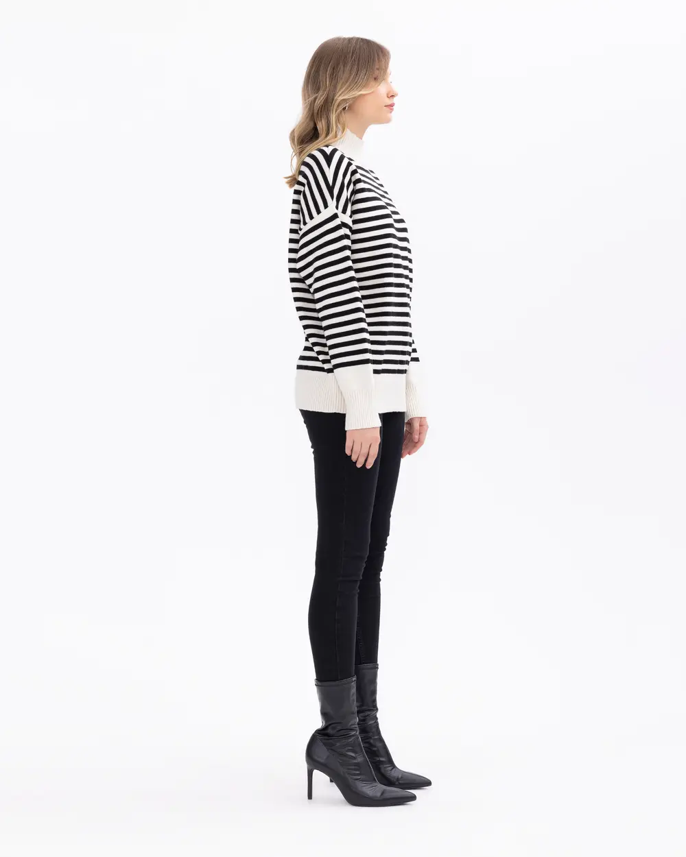 Stripe Patterned High Collar Knitwear Sweater