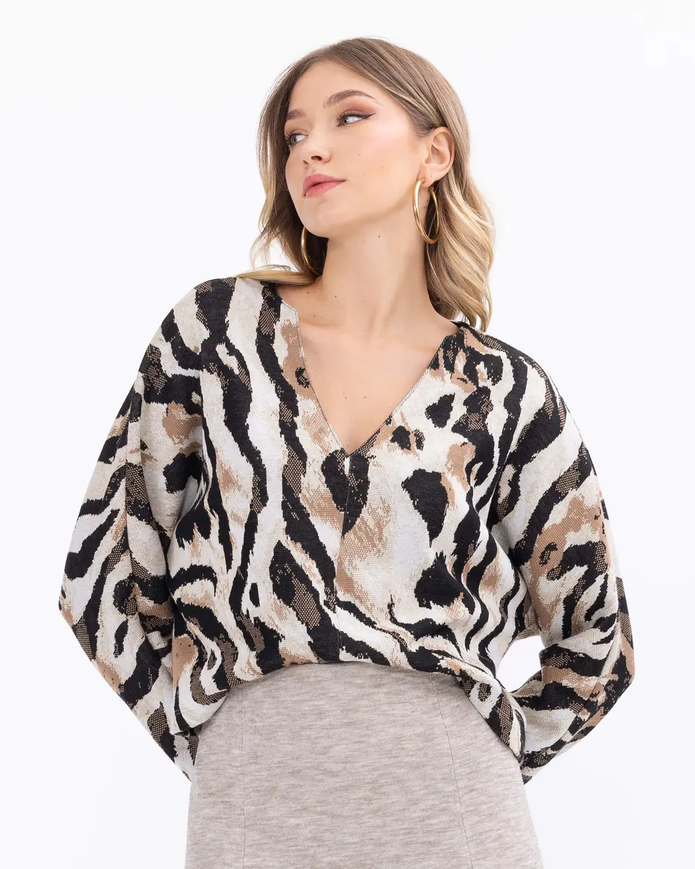 Leopard Patterned V-Neck Knitted Fabric Blouse