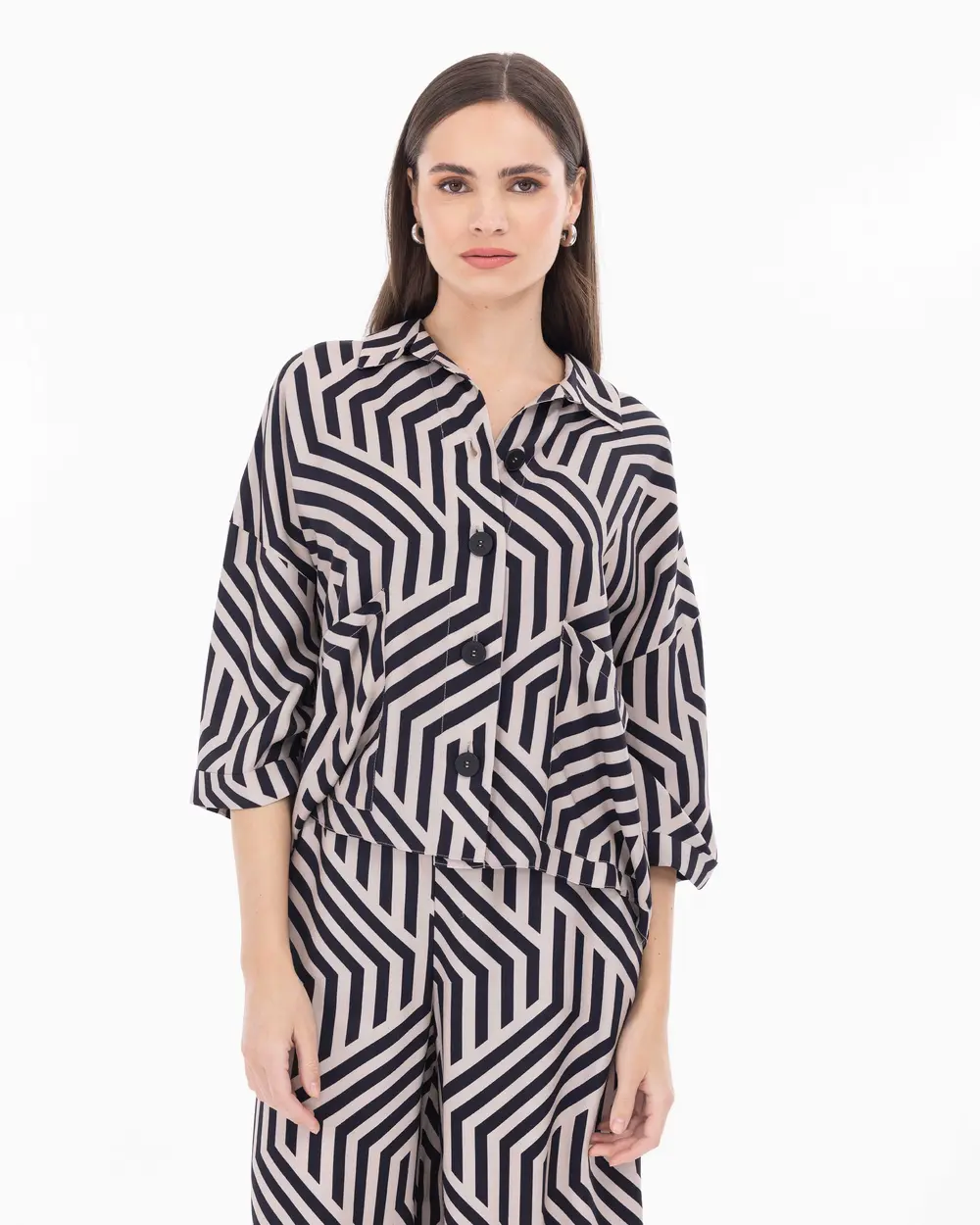 Desenli Düğme Detaylı Gömlek