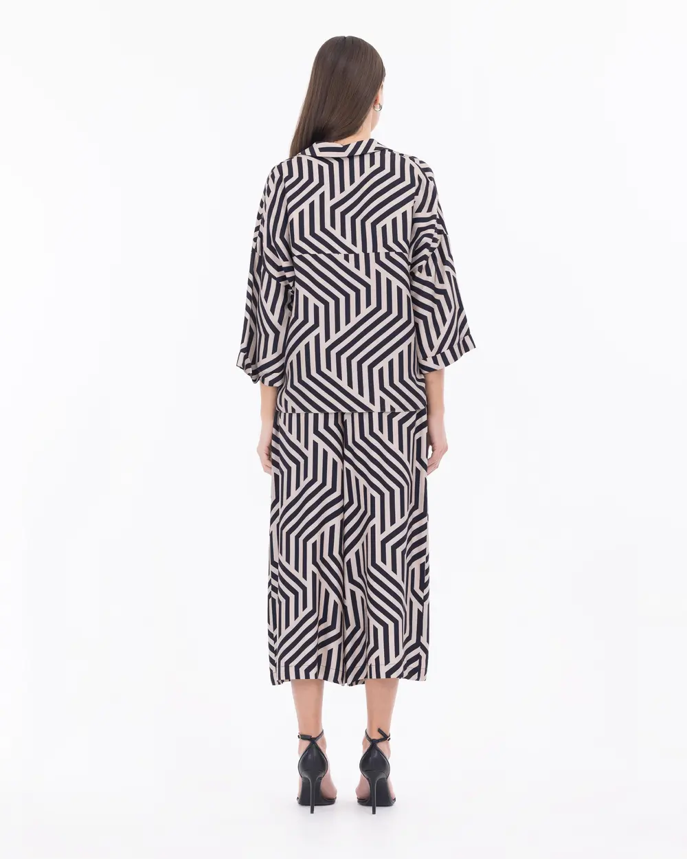 Desenli Düğme Detaylı Gömlek