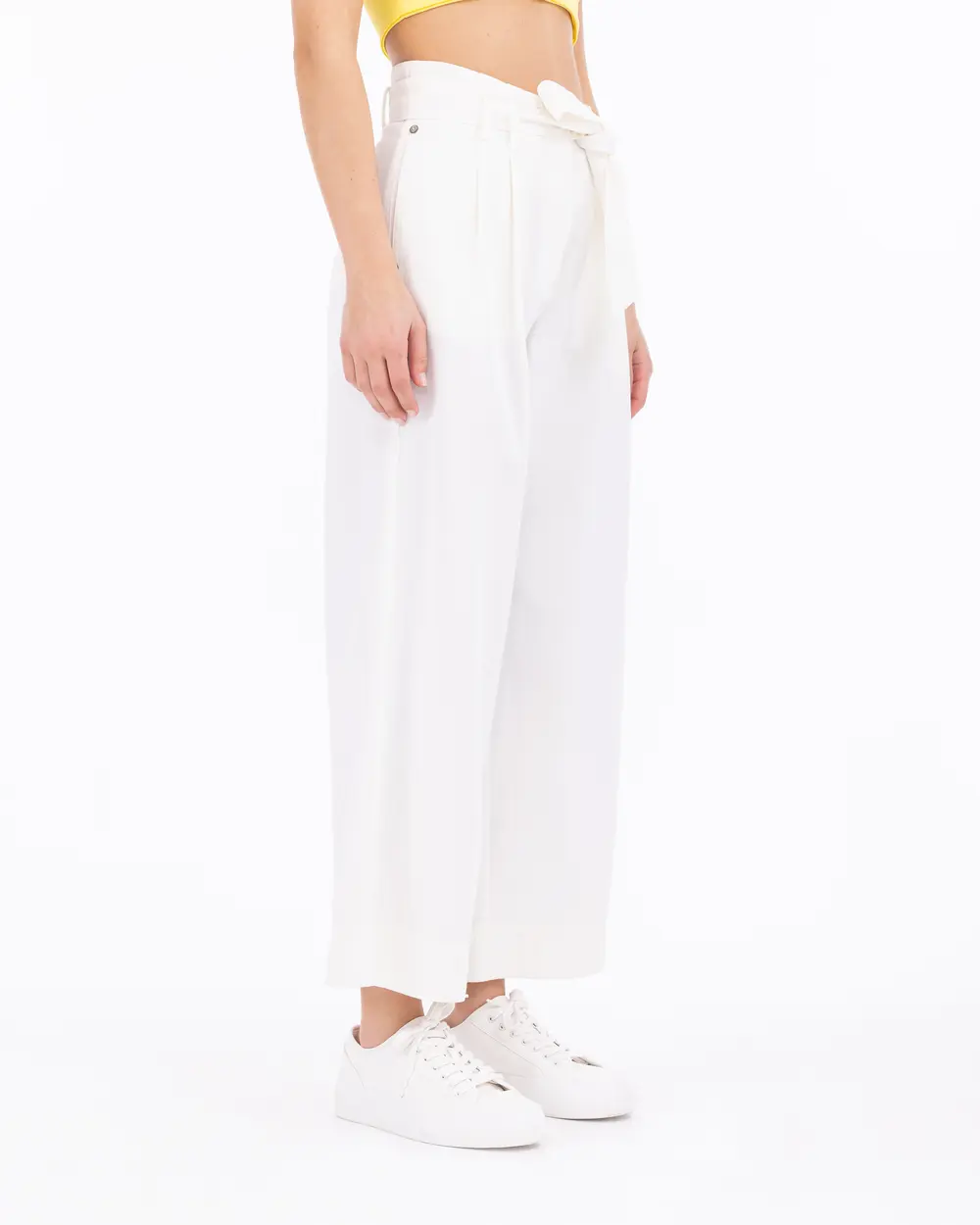 Wide Cut Staple Detailed Pocket Trousers