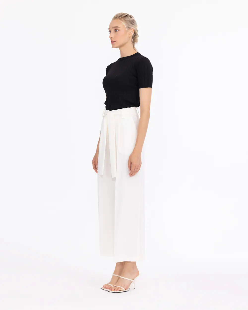 Belted Wide Cut Ankle Length Trousers