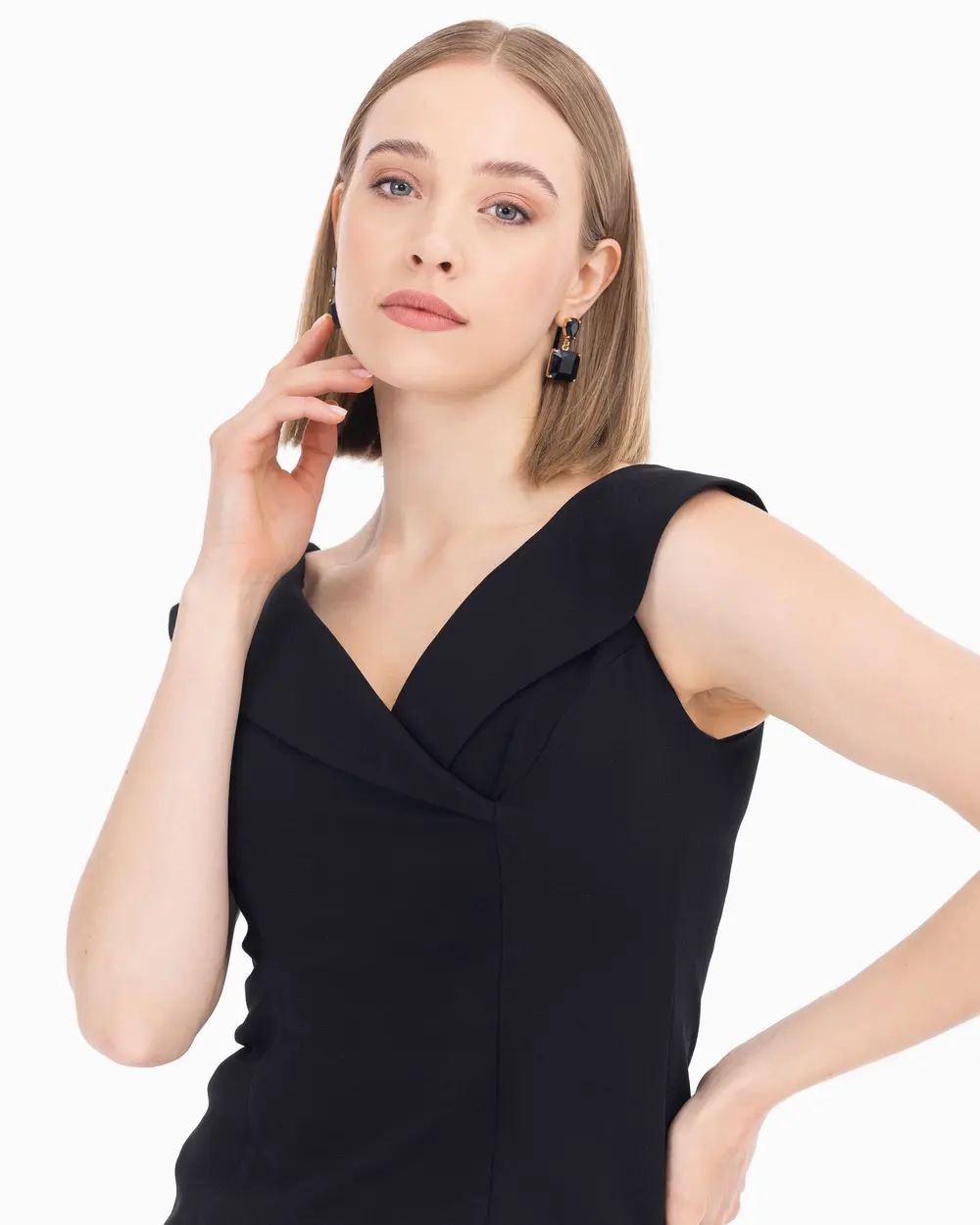 Asimetrik Yaka Kolsuz Elbise