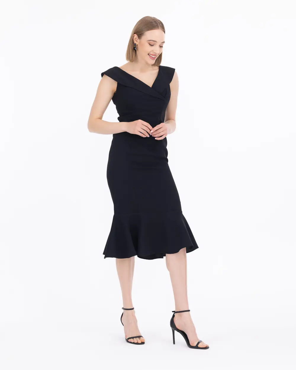 Asimetrik Yaka Kolsuz Elbise