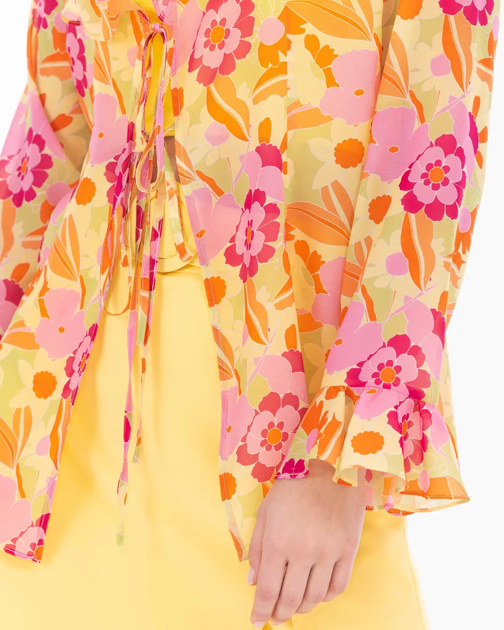Çiçek Desen İç Bluzlu Fırfırlı Ceket