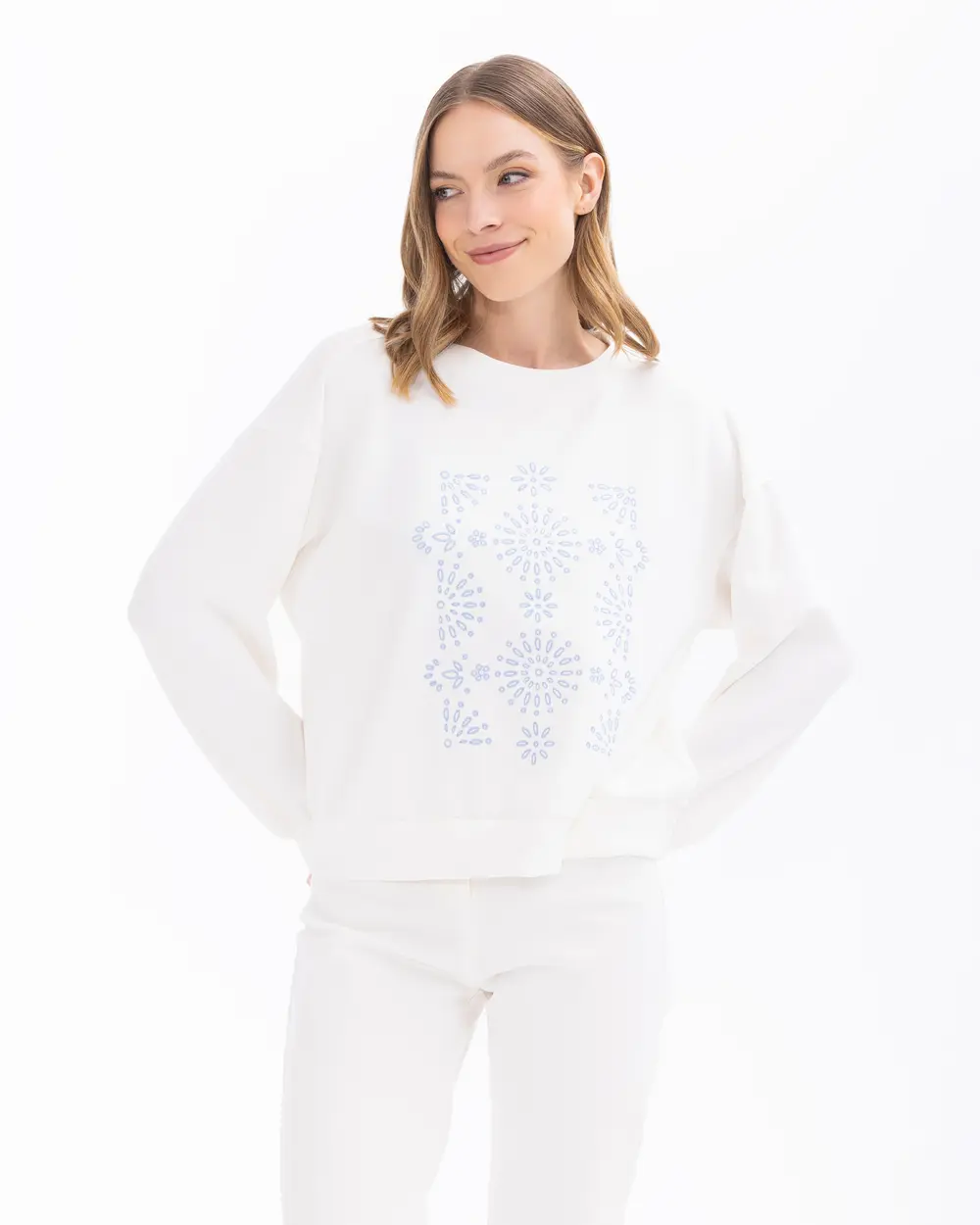 Round Neck Embroidered Sweatshirt