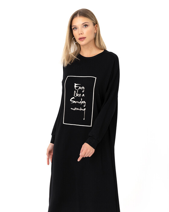 Yazı Detaylı Uzun Boy Elbise