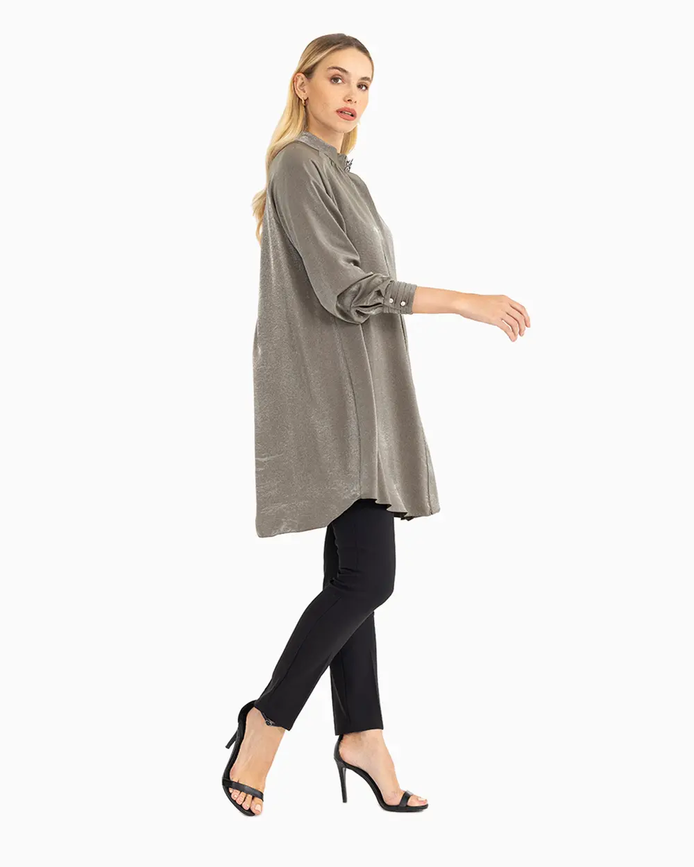 Aksesuarlı Saten Görünümlü Tunik