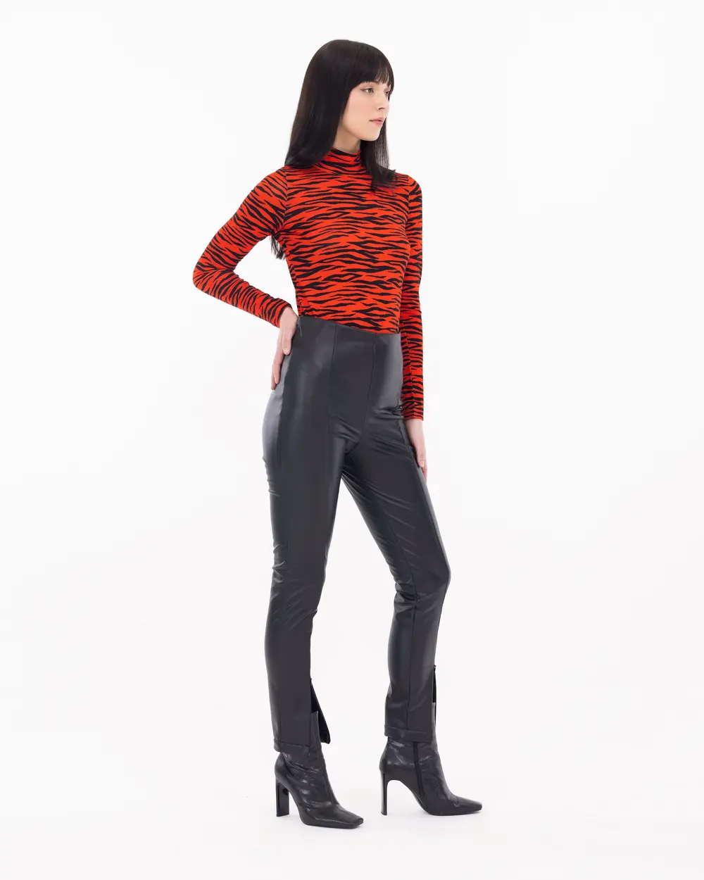 Zebra Patterned Knitted Fabric Blouse