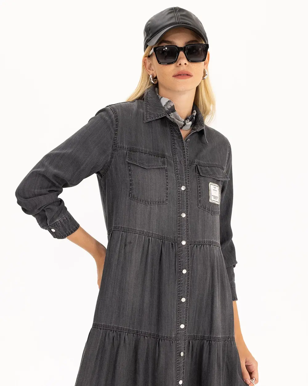 Çıtçıt Düğmeli Arma Detaylı Jean Elbise