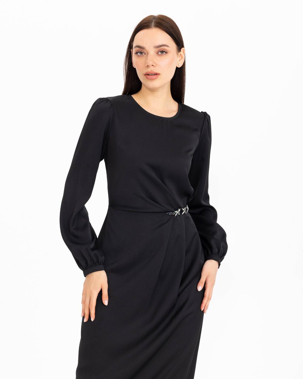 Taş İşlemeli Saten Görünümlü Uzun Boy Elbise