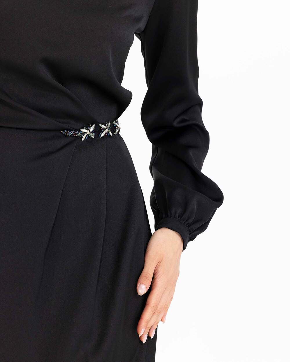 Taş İşlemeli Saten Görünümlü Uzun Boy Elbise