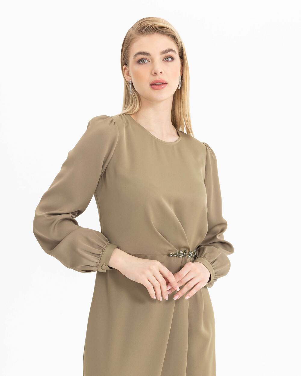 Taş İşlemeli Saten Görünümlü Uzun Boy Elbise