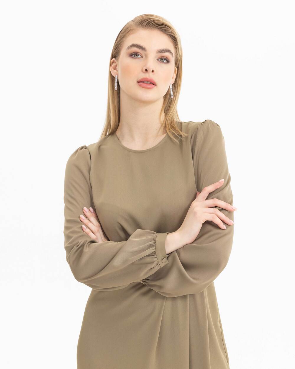 Taş İşlemeli Saten Görünümlü Uzun Boy Elbise