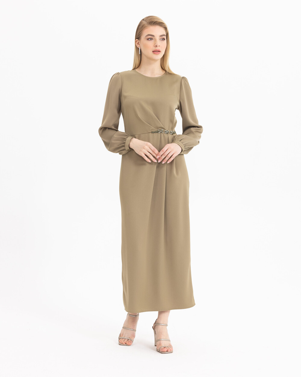 Taş İşlemeli Saten Görünümlü Uzun Boy Elbise