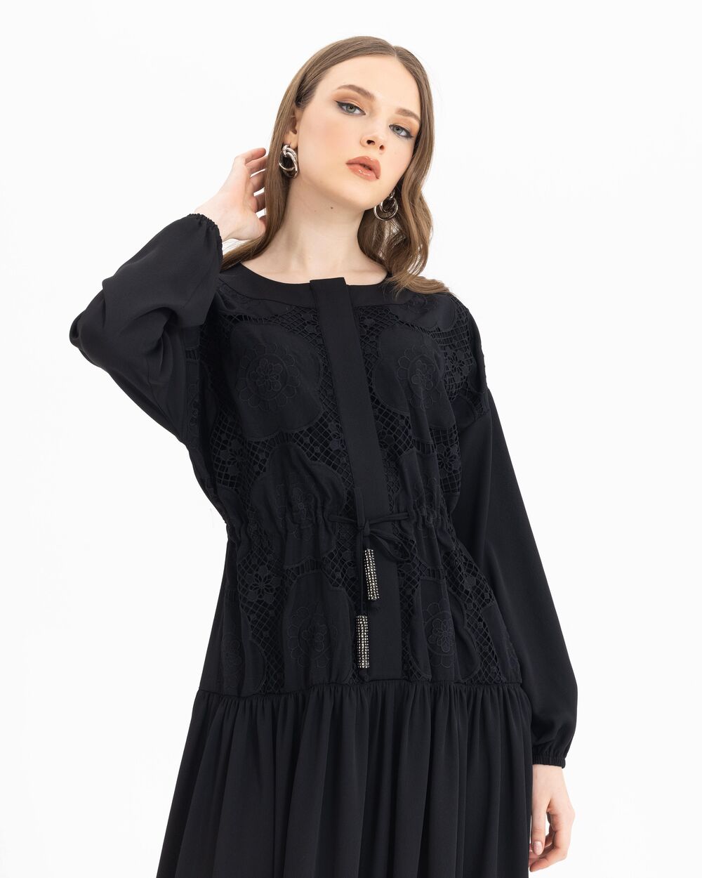 Fistolu Beli Bağcıklı Elbise