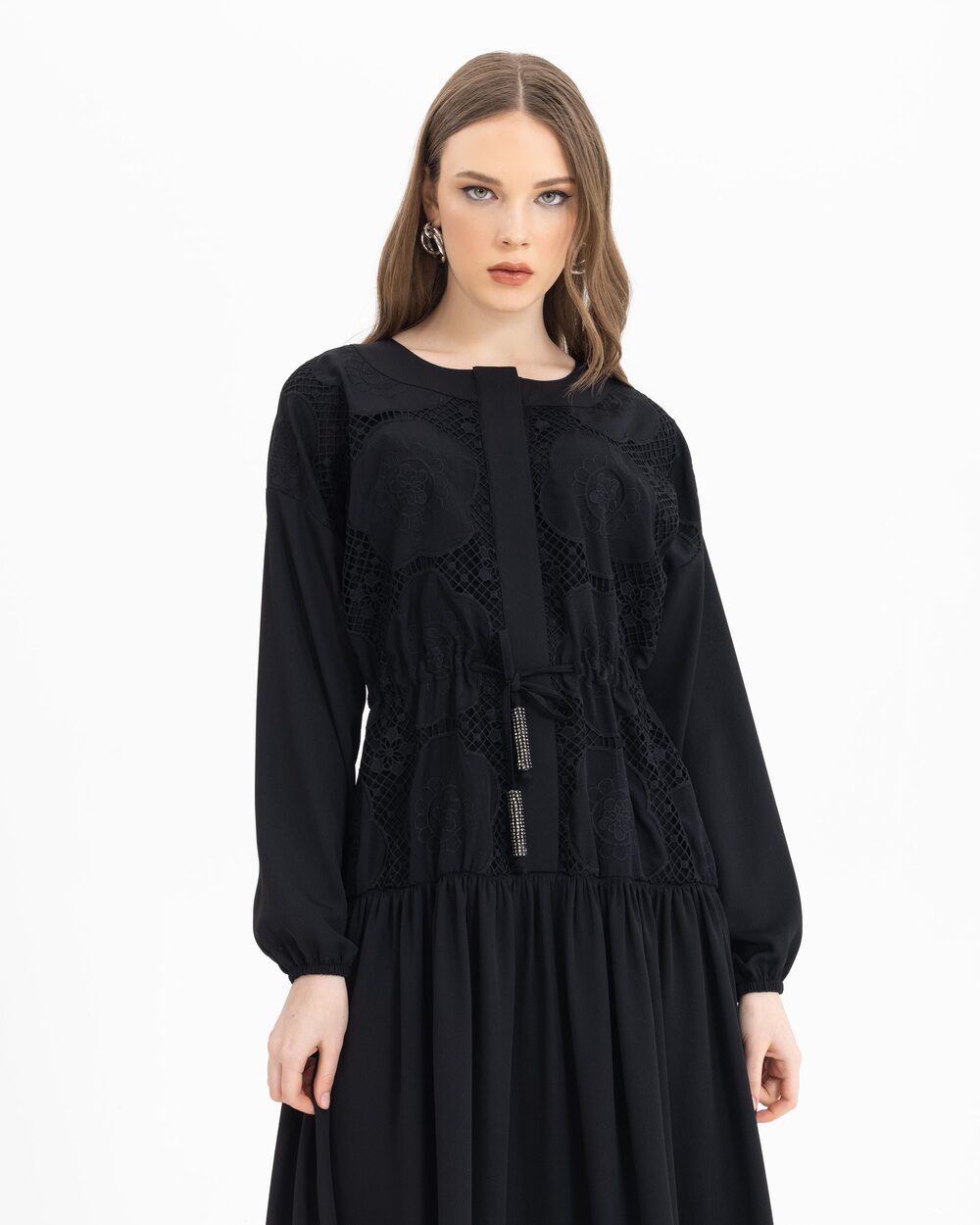 Fistolu Beli Bağcıklı Elbise