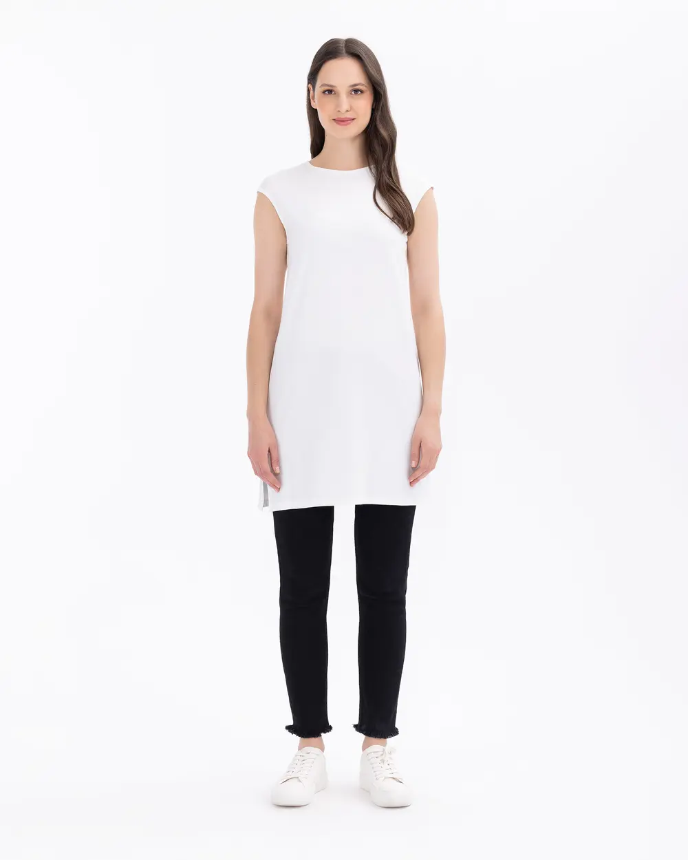 Round-necked Sleeveless Basic T-shirt