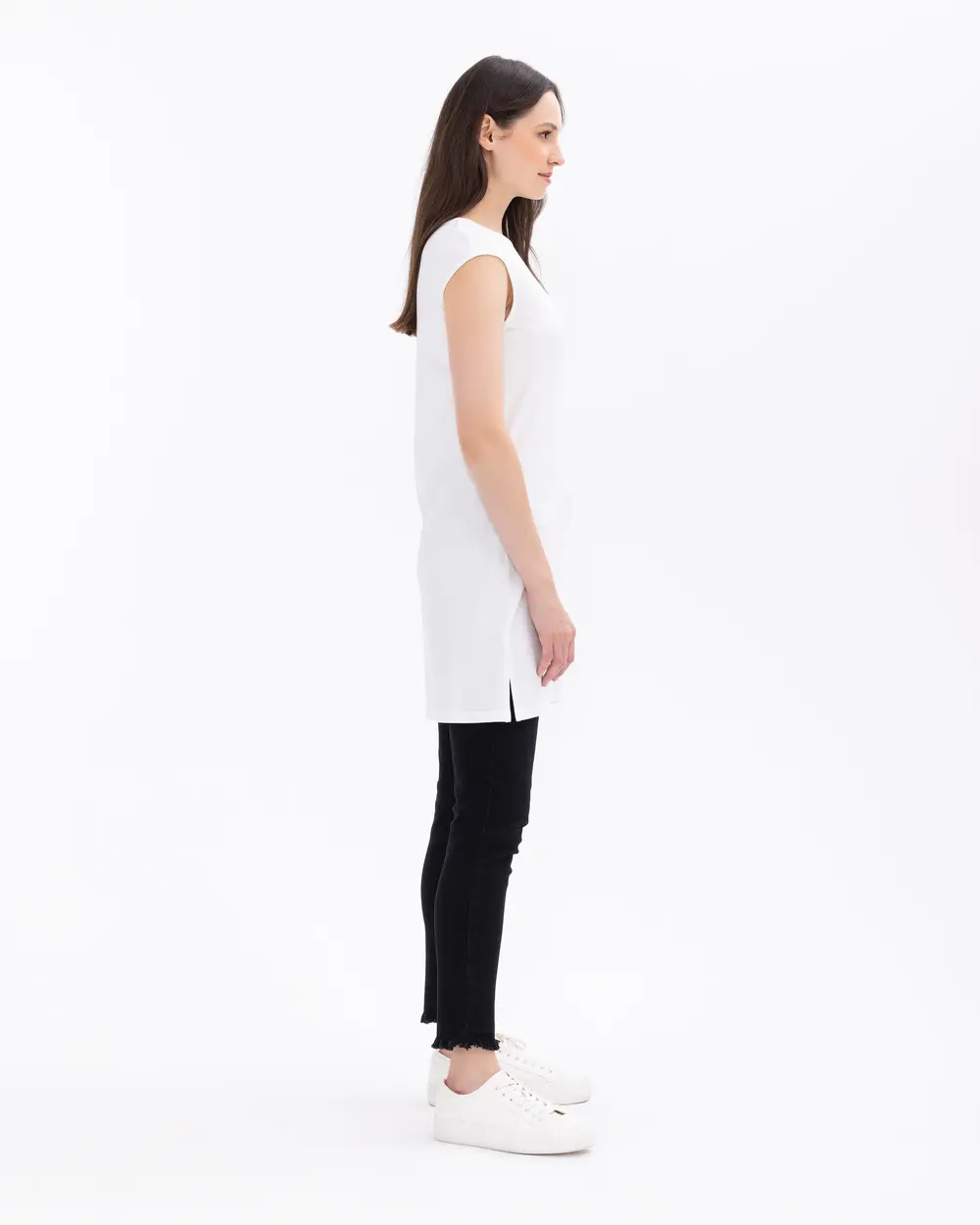 Round-necked Sleeveless Basic T-shirt