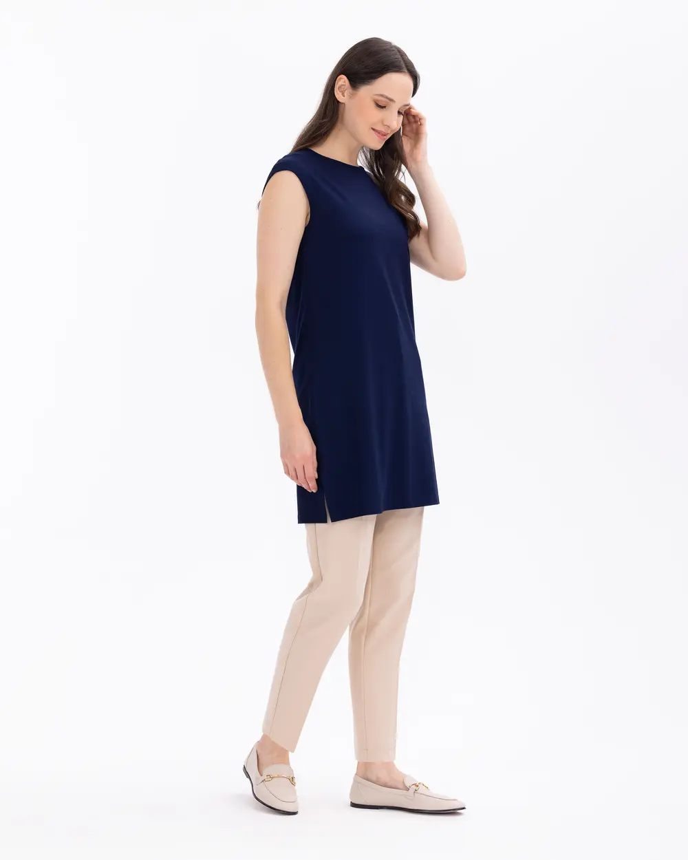 Round-necked Sleeveless Basic T-shirt