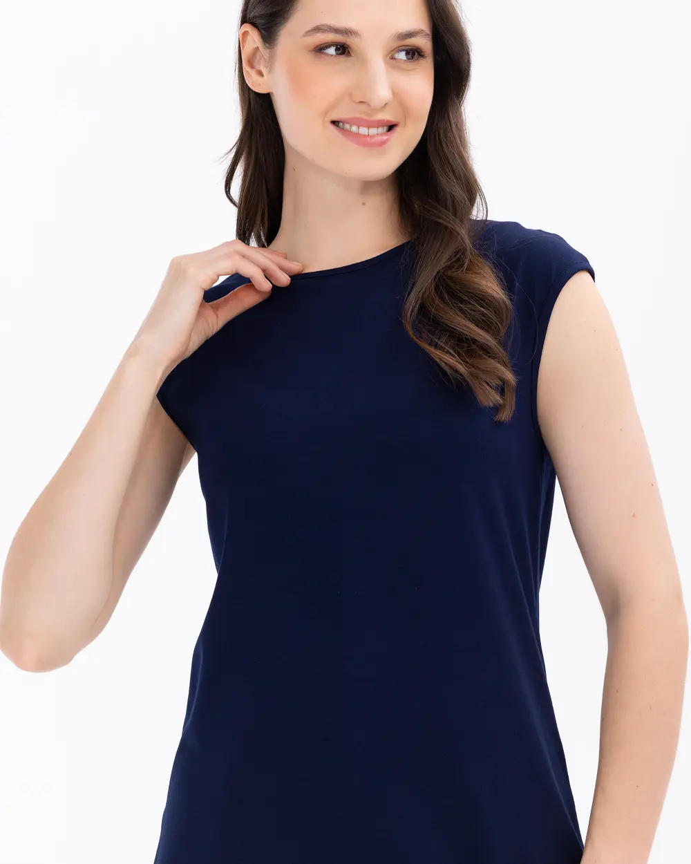 Round-necked Sleeveless Basic T-shirt