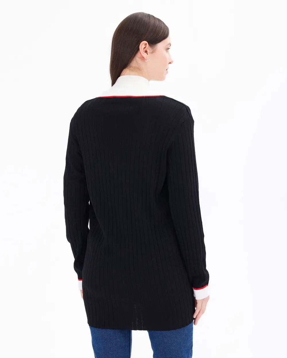 Buttoned Knitted Cardigan with Ribbed Pockets