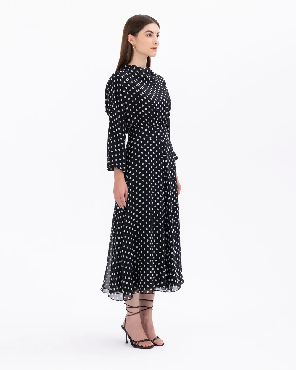 Degaje Yaka Puantiye Desenli Astarlı Elbise