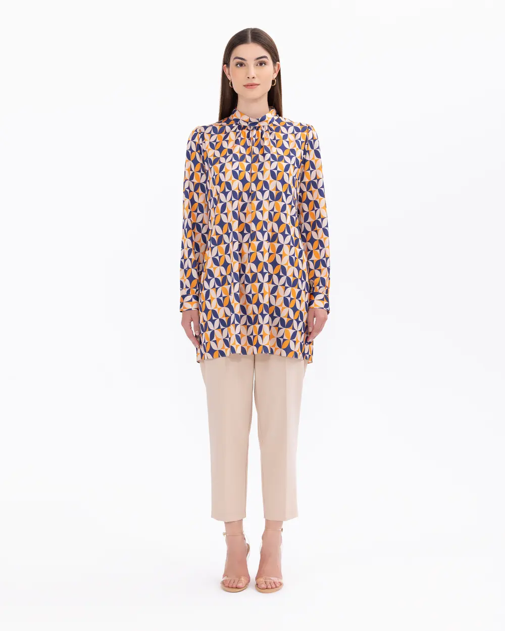 Desenli Dik Yakalı Uzun Kollu Tunik