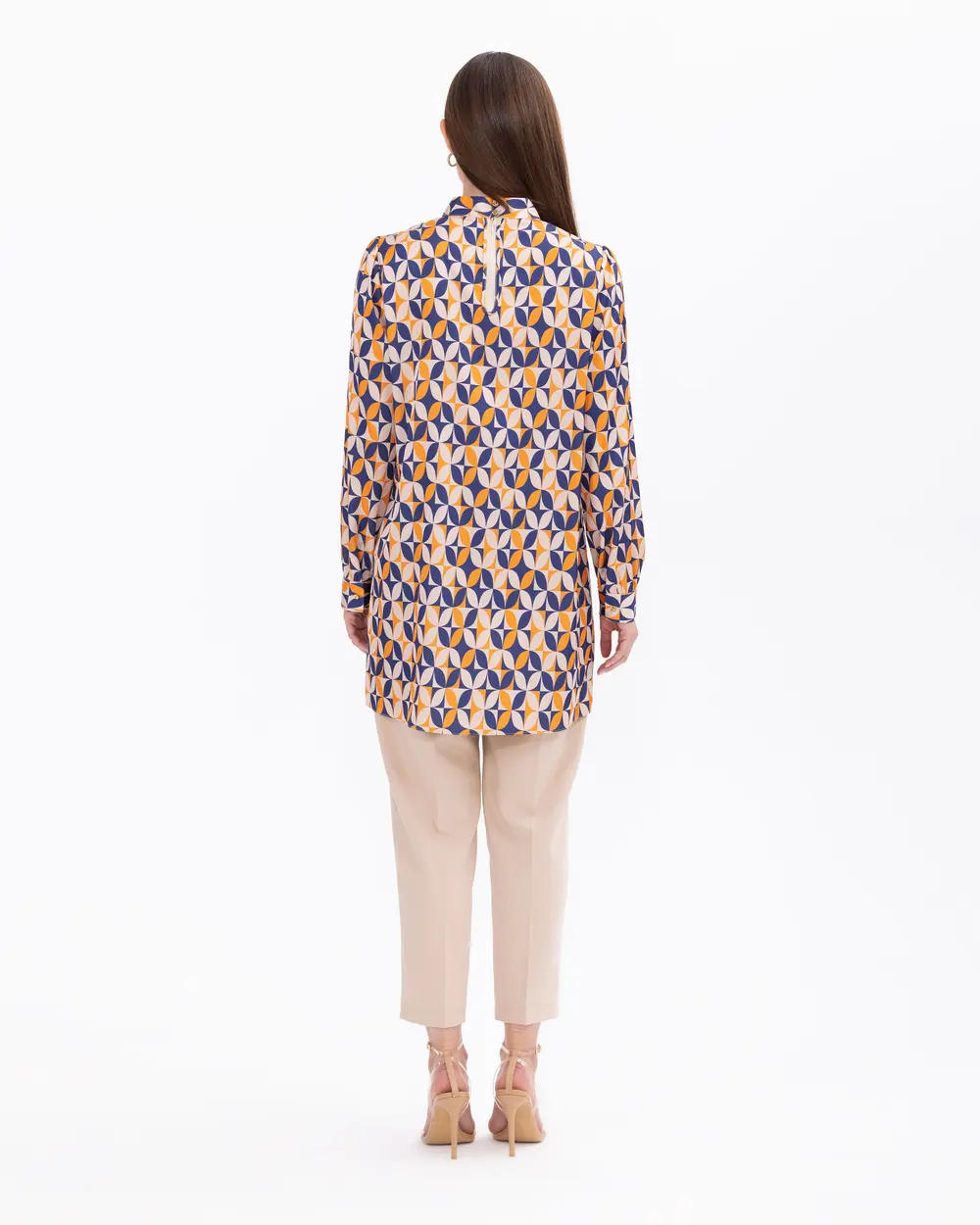 Desenli Dik Yakalı Uzun Kollu Tunik