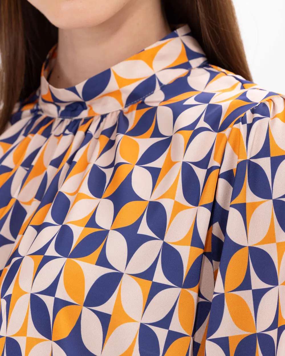 Desenli Dik Yakalı Uzun Kollu Tunik
