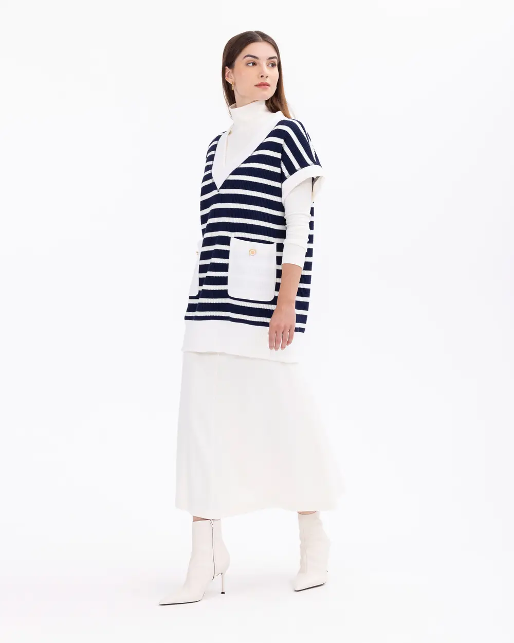 Cep Detaylı V Yakalı Çizgili Örme Süveter