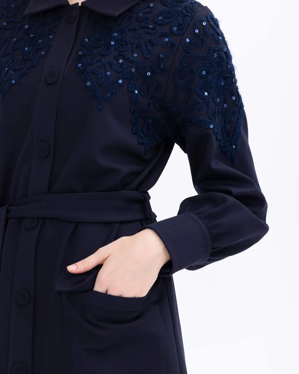 Nakış İşlemeli Kemerli Örme Kumaş Ceket